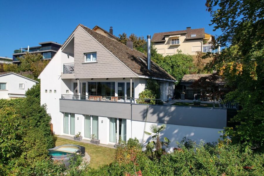 Sommer, Sonne, Alpenglühen: grossartiges Goldküsten-Zuhause
