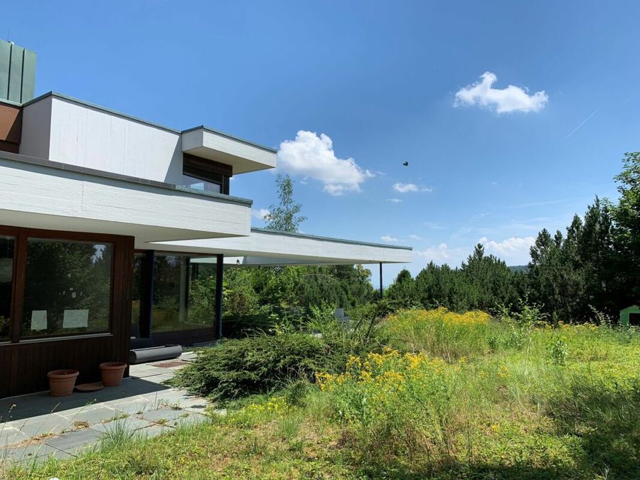 Architekten-Villa auf grossem Grundstück