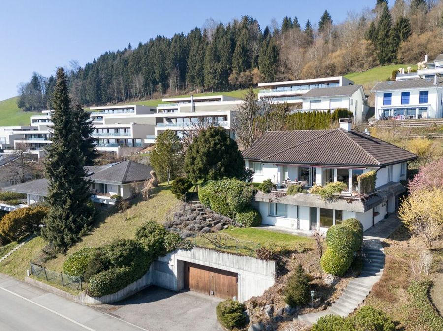 Grosszügiges Einfamilienhaus mit Einliegerwohnung
