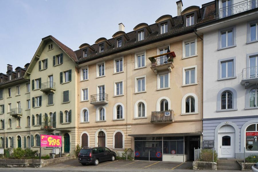 Mehrfamilienhaus mit 4 Wohnungen und 2 Gewerbeflächen