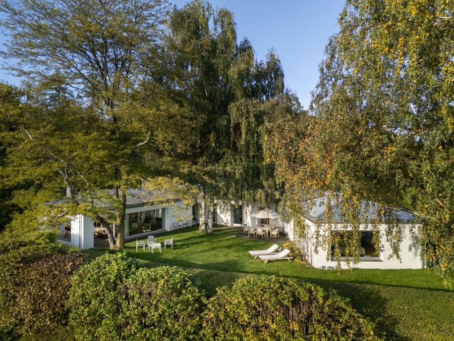 Eine Architekturperle – zeitlos eingebettet in der Natur
