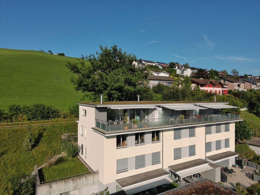 Sonnige Attika-Maisonettewohnung im Dorfzentrum