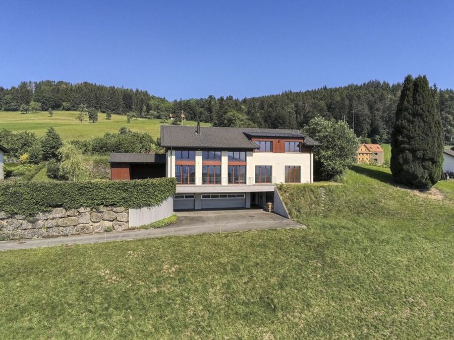 Einfamilienhaus mit Dreifachgarage an Toplage