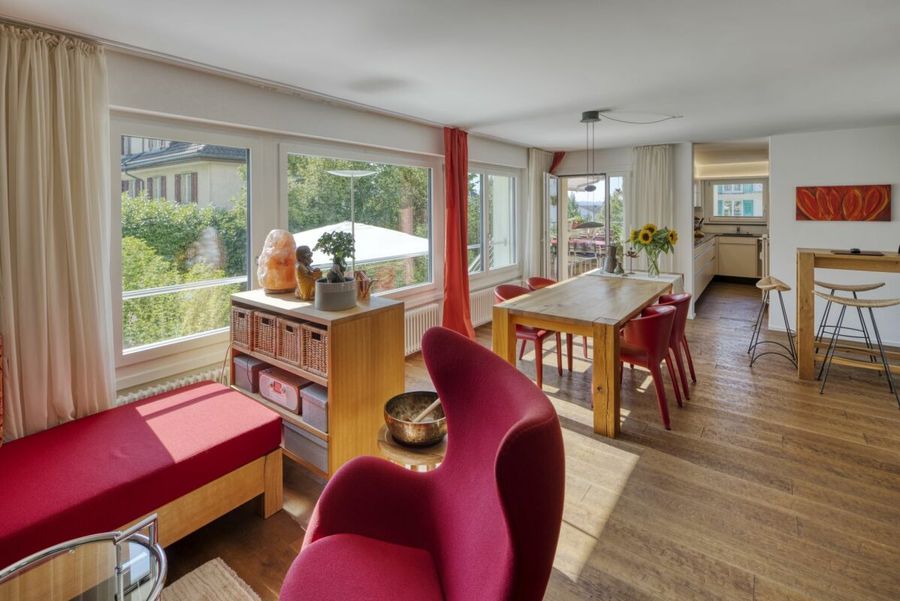 Moderne Wohnung mit Terrasse und Garten