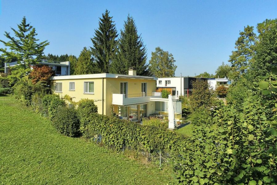 Familienhaus mit Garten und Pool